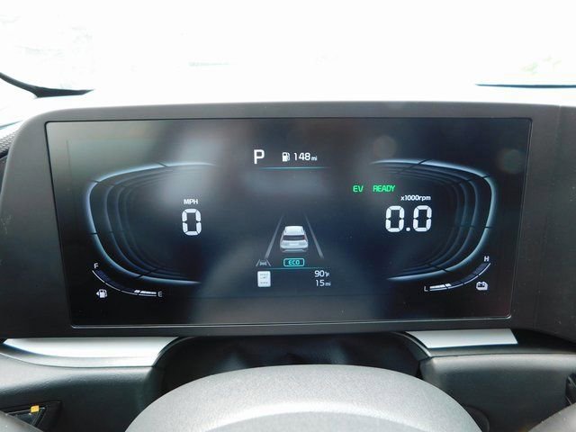 Used 2025 Kia Niro LX image 28