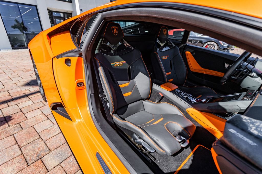 Used 2021 Lamborghini Huracan EVO RWD image 31