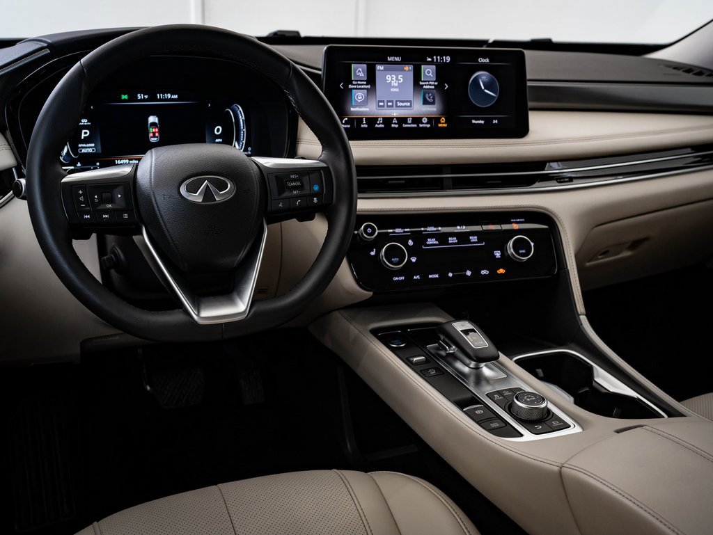 Used 2023 INFINITI QX60 Luxe image 3