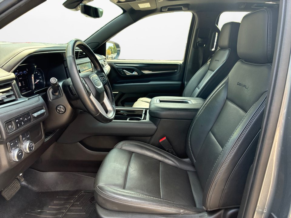 Used 2021 GMC Yukon XL Denali w/ Denali Premium Package AWD/4WD image 9