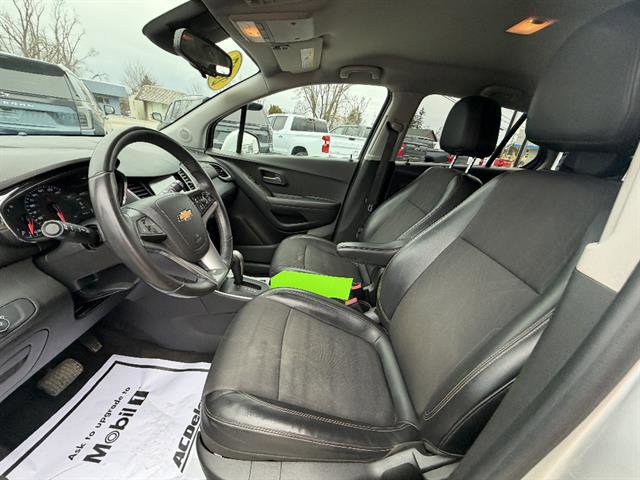 Used 2017 Chevrolet Trax LT w/ LT Convenience Package AWD/4WD image 11