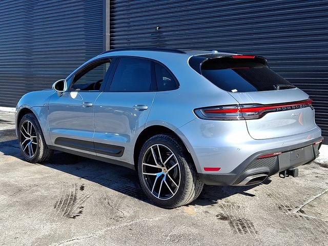 Certified 2025 Porsche Macan AWD/4WD image 3