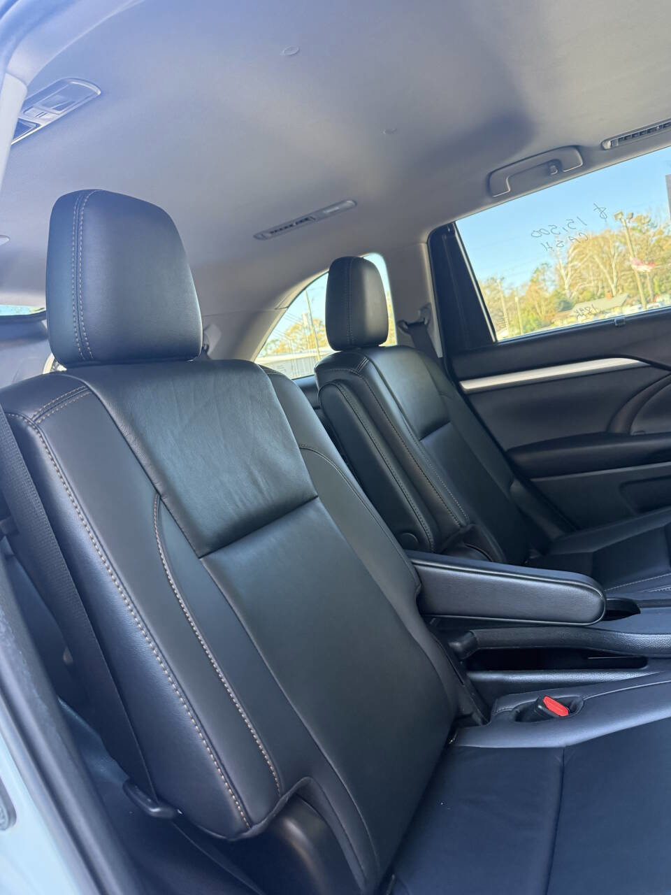 Used 2019 Toyota Highlander SE image 16