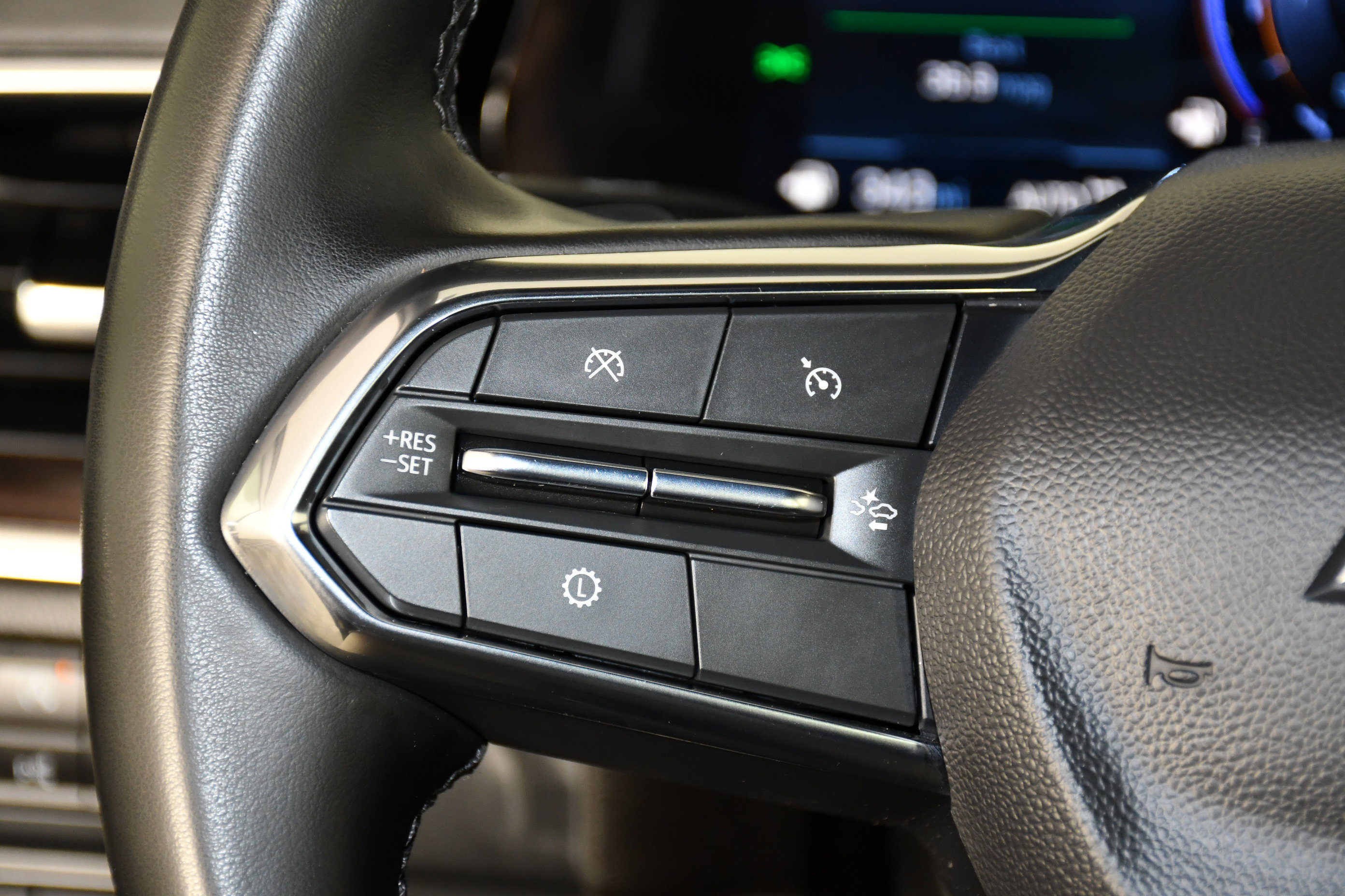 Used 2025 Chevrolet Suburban Z71 image 21