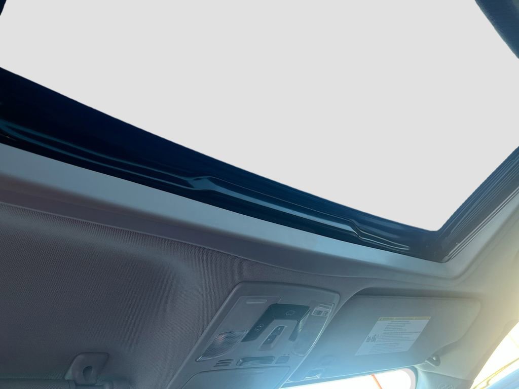 Used 2020 Toyota Sienna SE w/ Carpet Mat Package FWD image 20