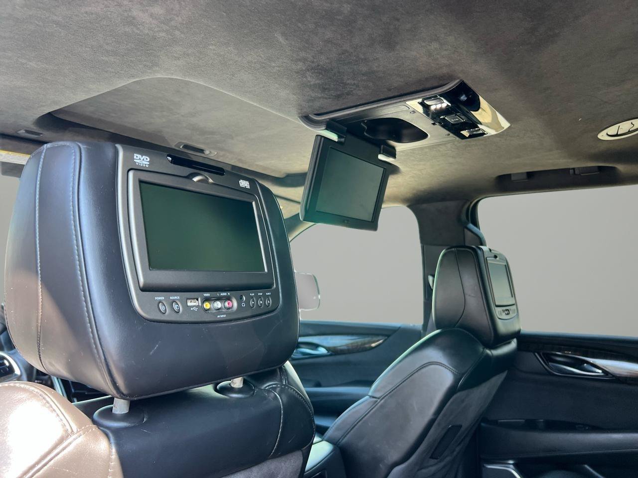 Used 2015 Cadillac Escalade Platinum AWD/4WD image 21
