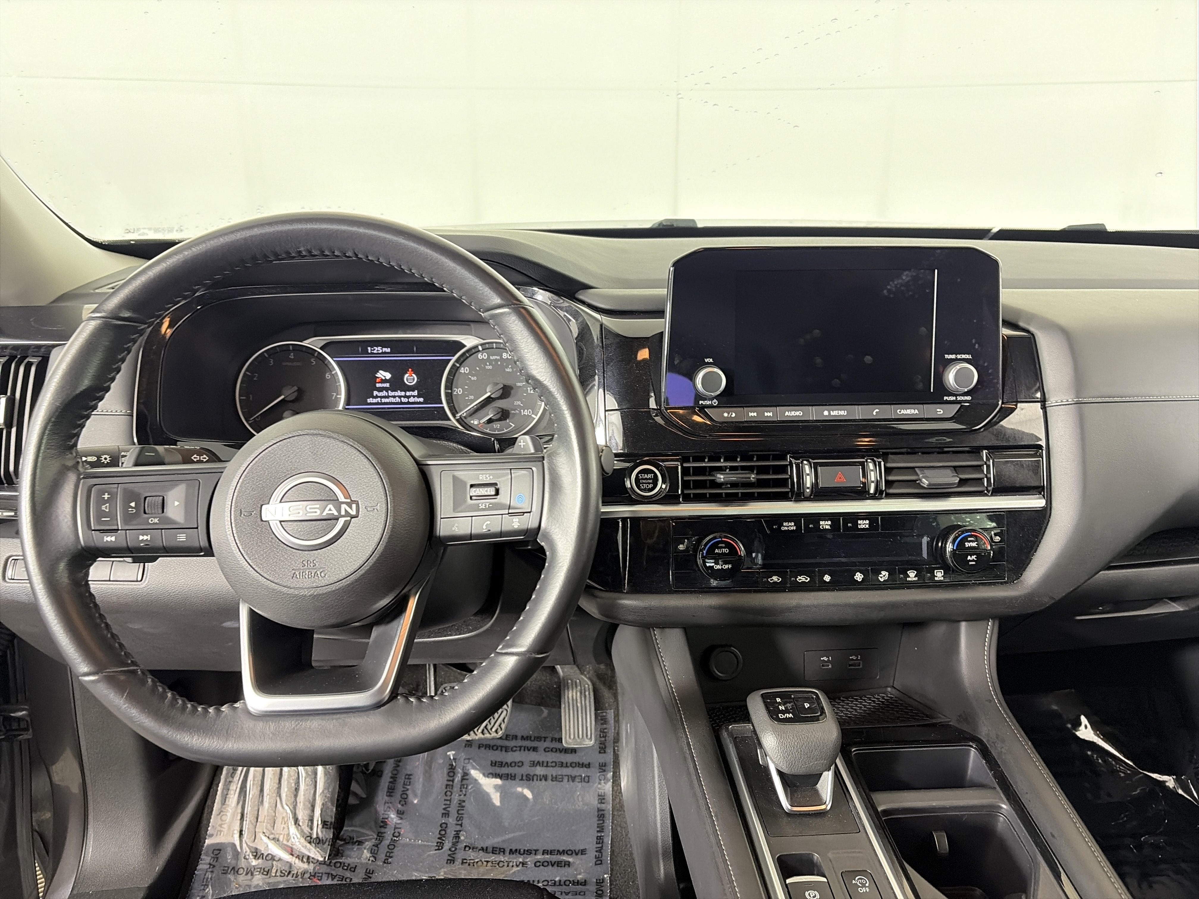 Used 2024 Nissan Pathfinder SV image 3