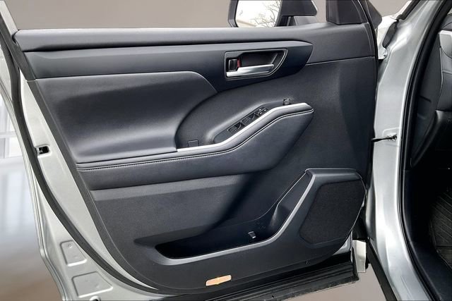 Used 2024 Toyota Highlander LE image 17