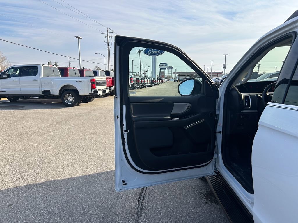 Certified 2025 Ford Expedition Active image 12