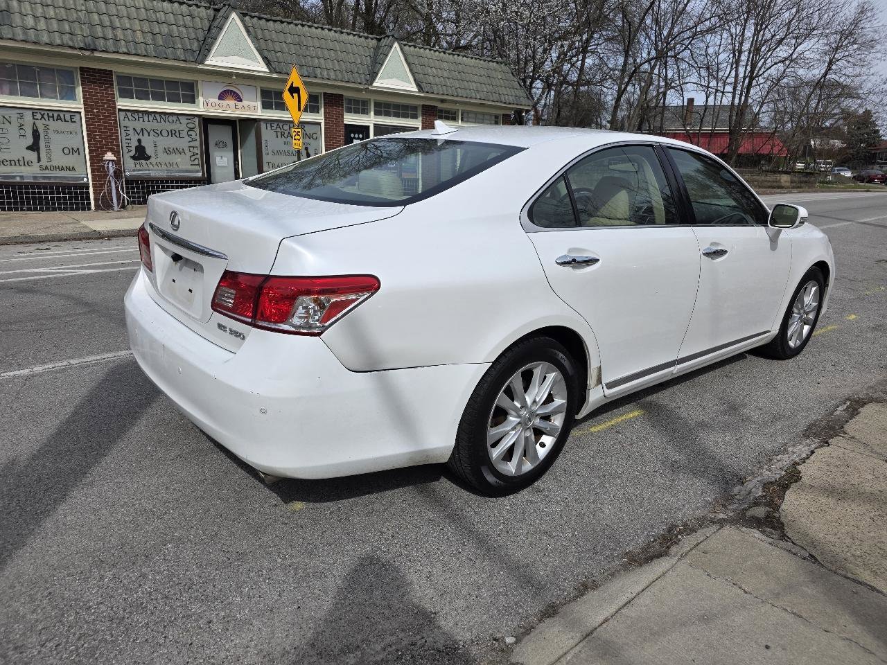 Used 2011 Lexus ES 350 image 5