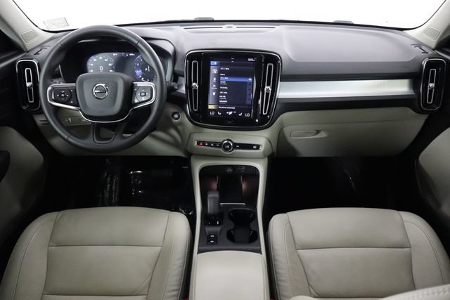 Used 2022 Volvo XC40 T5 Momentum AWD/4WD image 13
