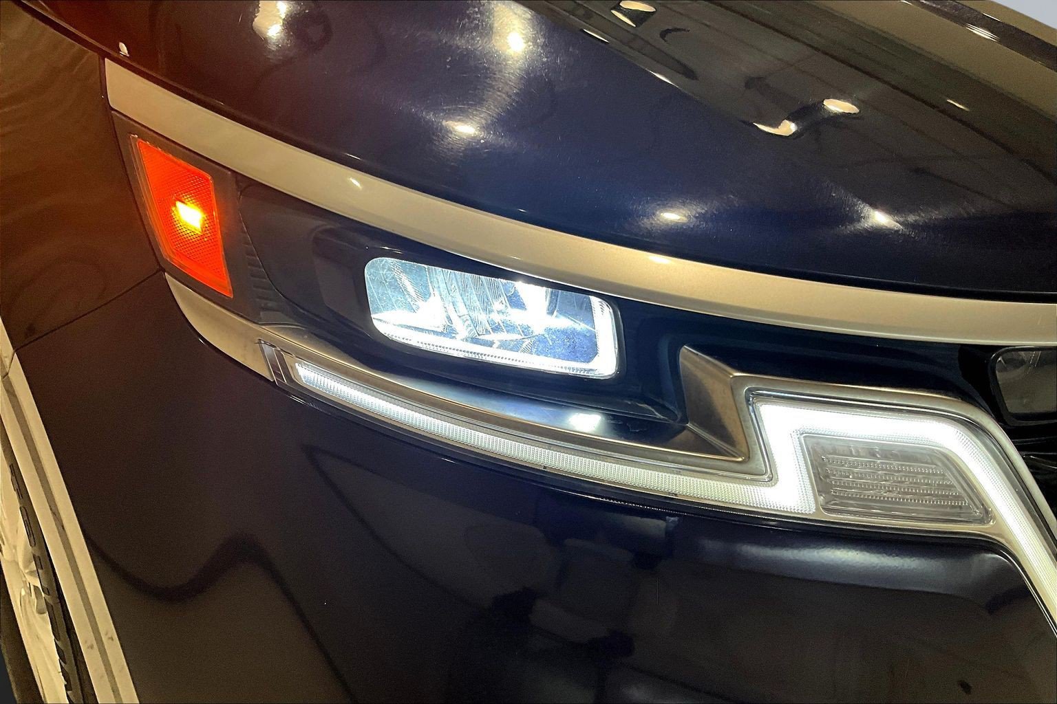 Used 2023 Kia Carnival LX FWD image 33