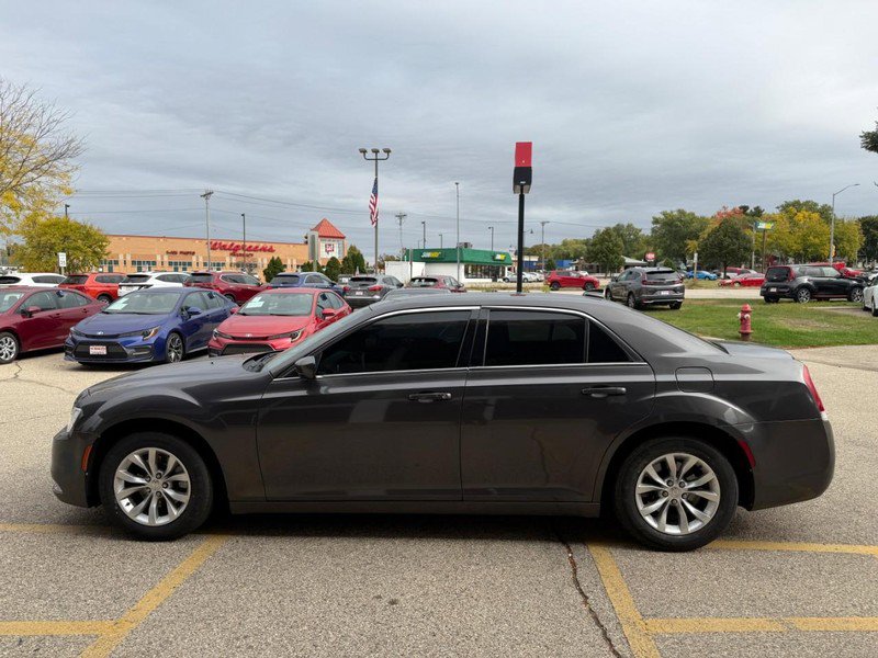 Used 2016 Chrysler 300 Limited image 8