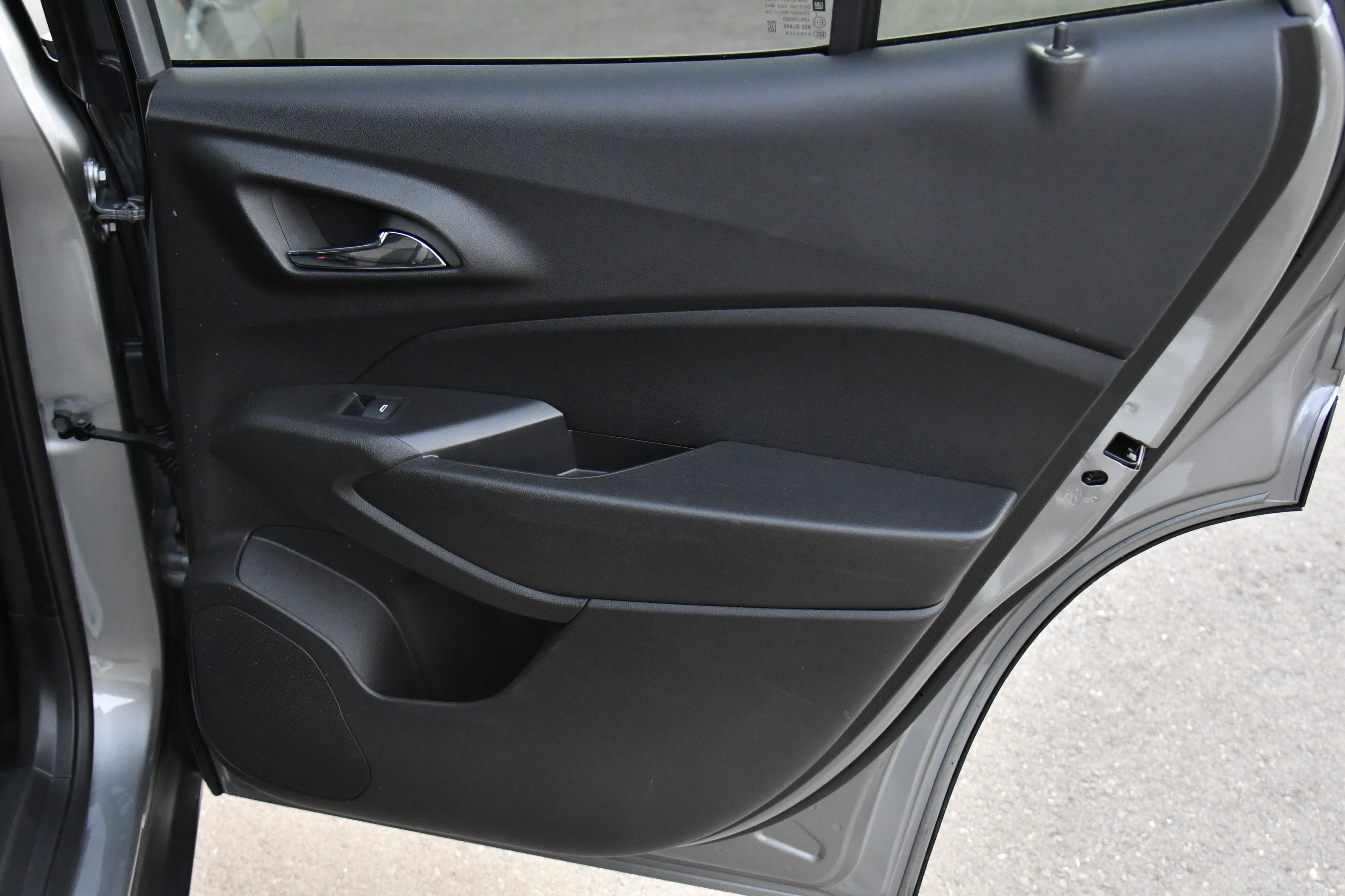 Used 2025 Chevrolet Trax LT w/ LT Convenience Package FWD image 41