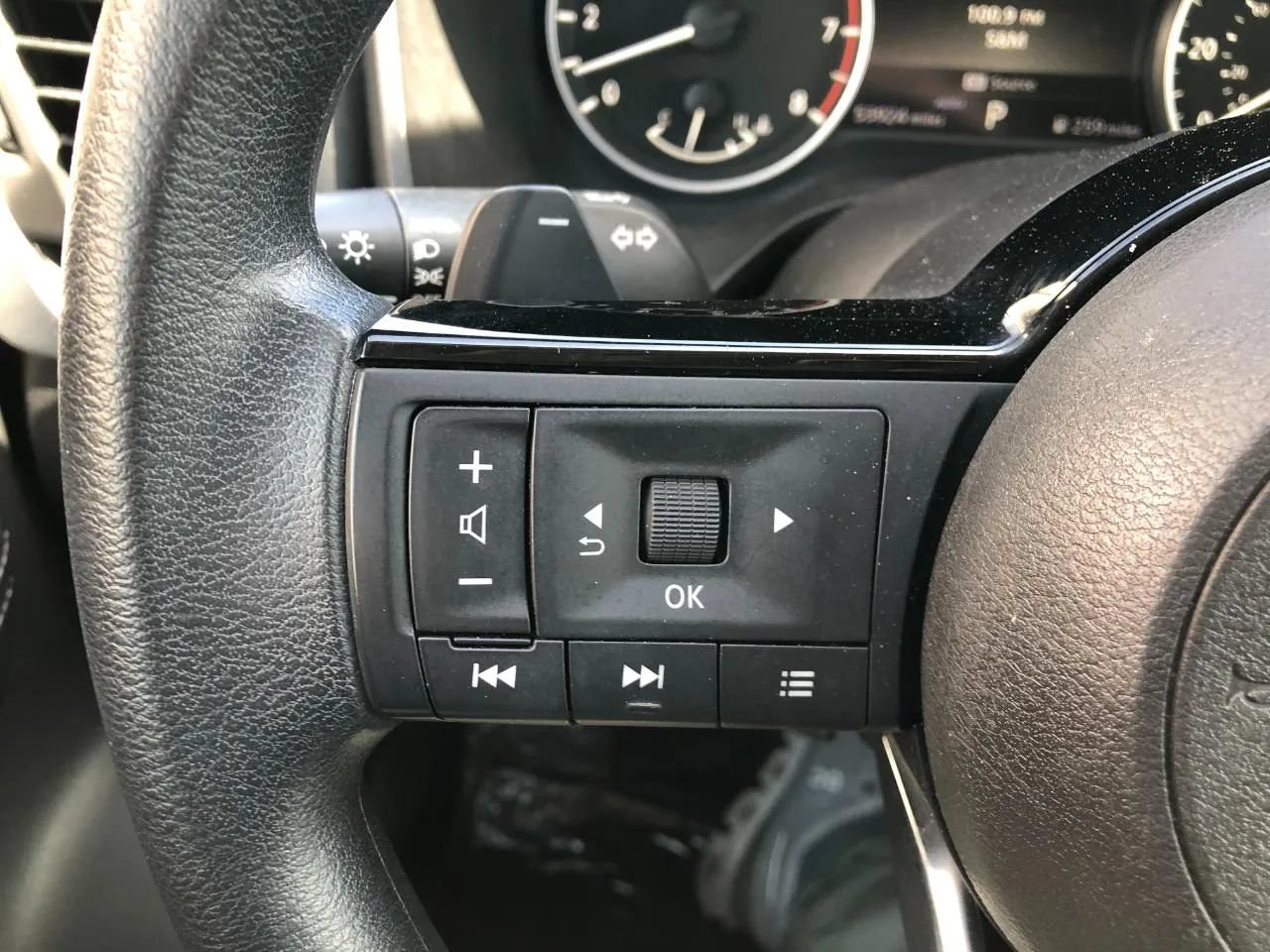 Used 2023 Nissan Rogue SV AWD/4WD image 18