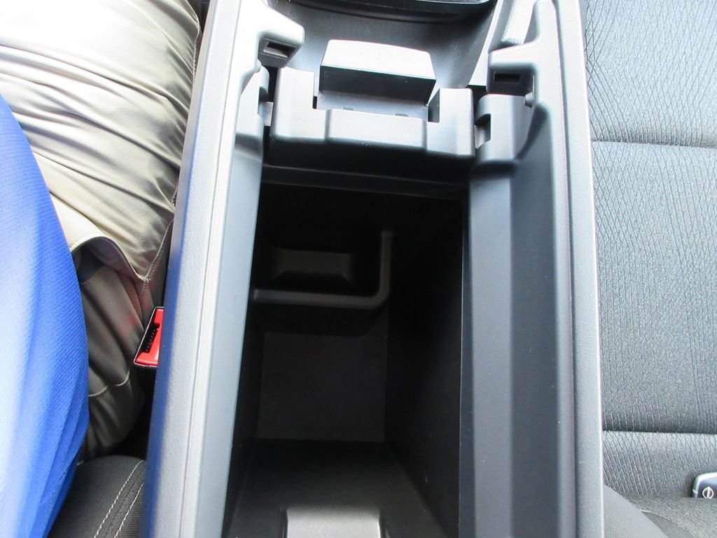 Used 2025 Nissan Rogue SV FWD image 25