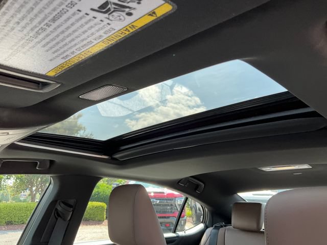 Used 2025 Lexus ES 350 w/ Premium Package FWD image 9