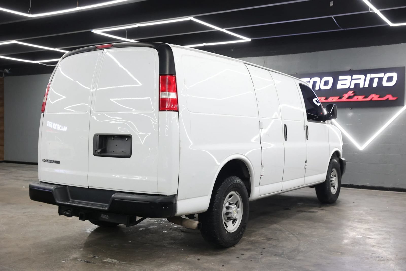 Used 2020 Chevrolet Express 2500 w/ Communications Package RWD image 20