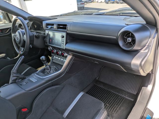 Used 2025 Toyota GR86 Premium w/ Performance Package image 21