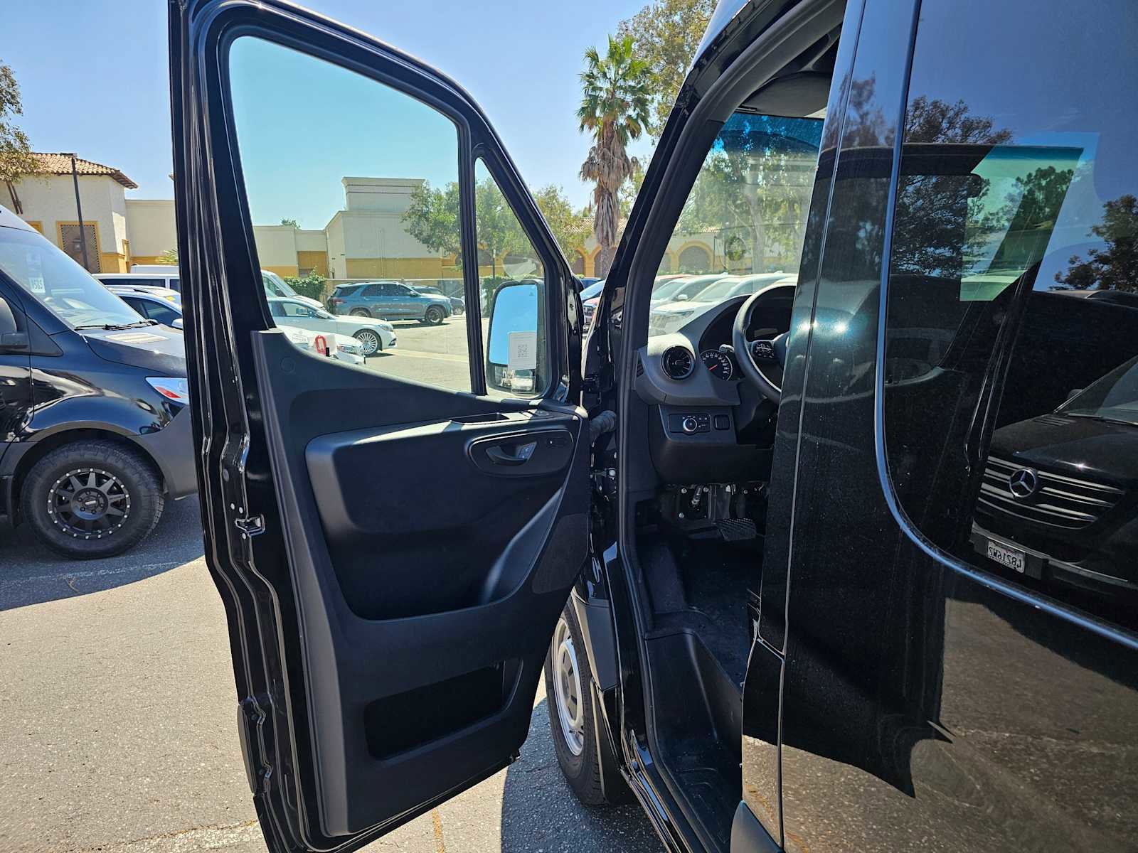 Used 2024 Mercedes-Benz Sprinter 3500 image 20