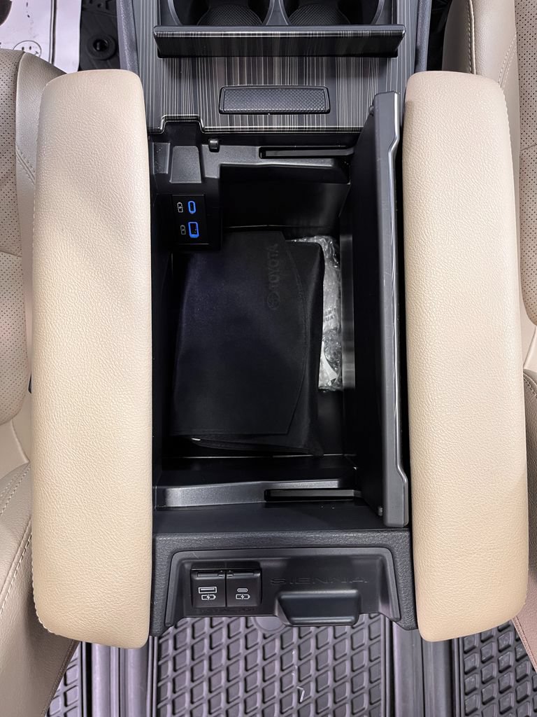 Used 2021 Toyota Sienna Limited AWD/4WD image 33