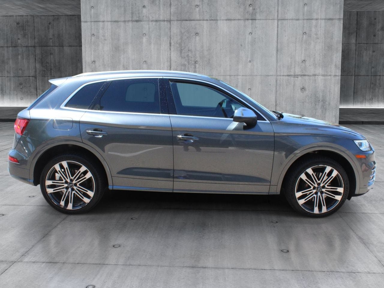 Used 2020 Audi SQ5 Premium w/ Convenience Package AWD/4WD image 6