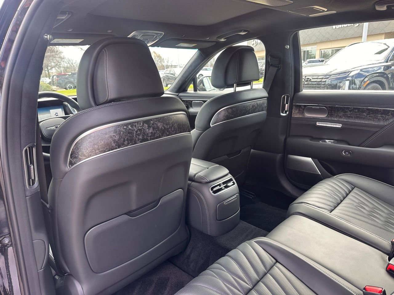 Used 2025 Genesis G90 3.5T image 19