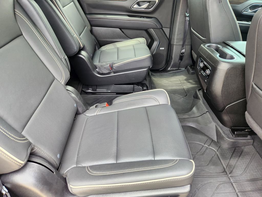 Used 2024 Chevrolet Suburban Premier w/ Premium Package 2 AWD/4WD image 32