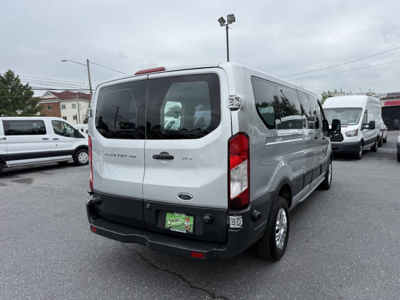 Used 2018 Ford Transit 350 XLT RWD image 3