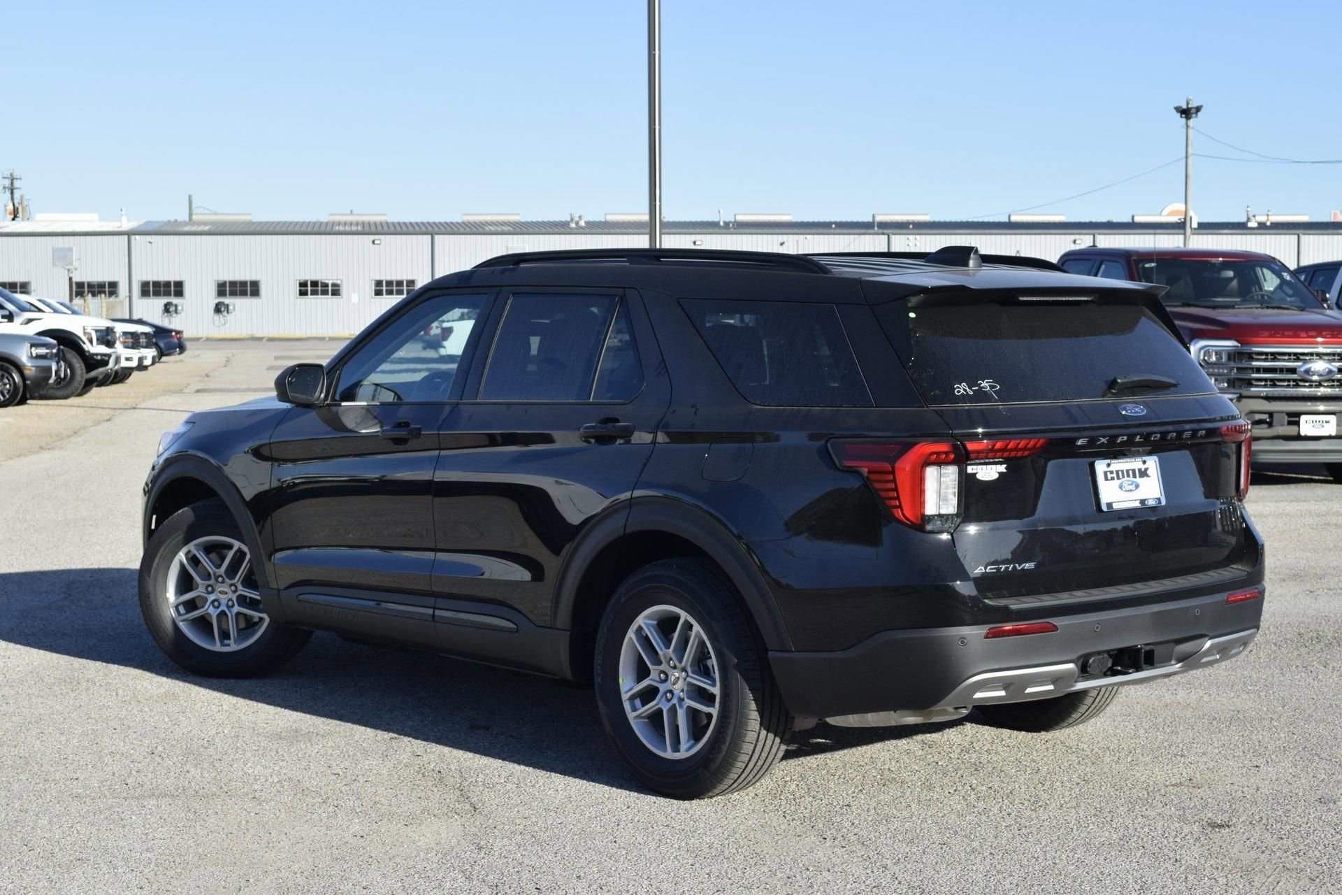 New 2026 Ford Explorer Active w/ Active Comfort Package image 4