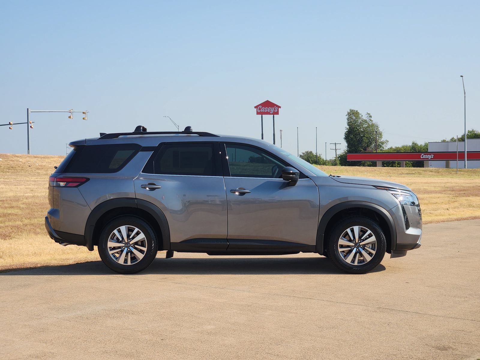 New 2026 Nissan Pathfinder SL w/ Cargo Package FWD image 7