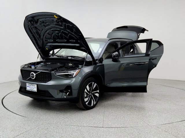 New 2026 Volvo XC40 B5 Ultra w/ Climate Package image 9