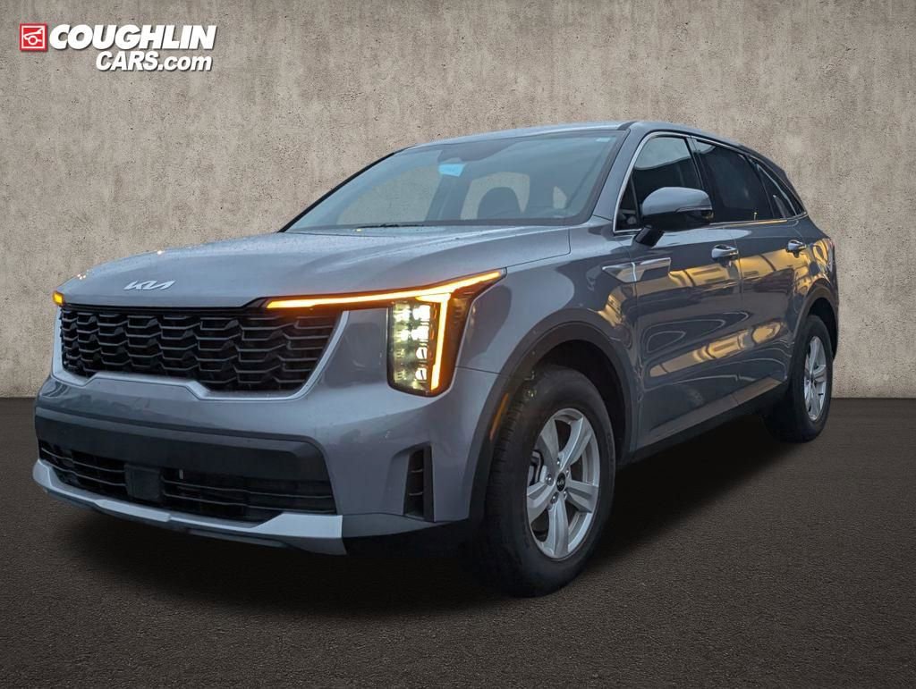 Used 2025 Kia Sorento LX image 3