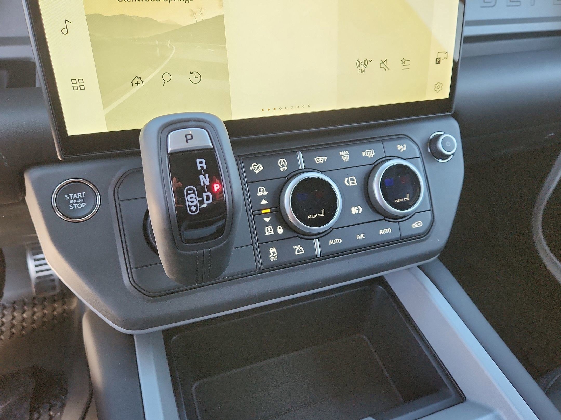 New 2026 Land Rover Defender 90 V8 image 23