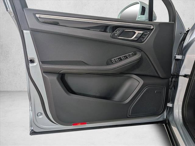 Certified 2025 Porsche Macan Turbo image 13