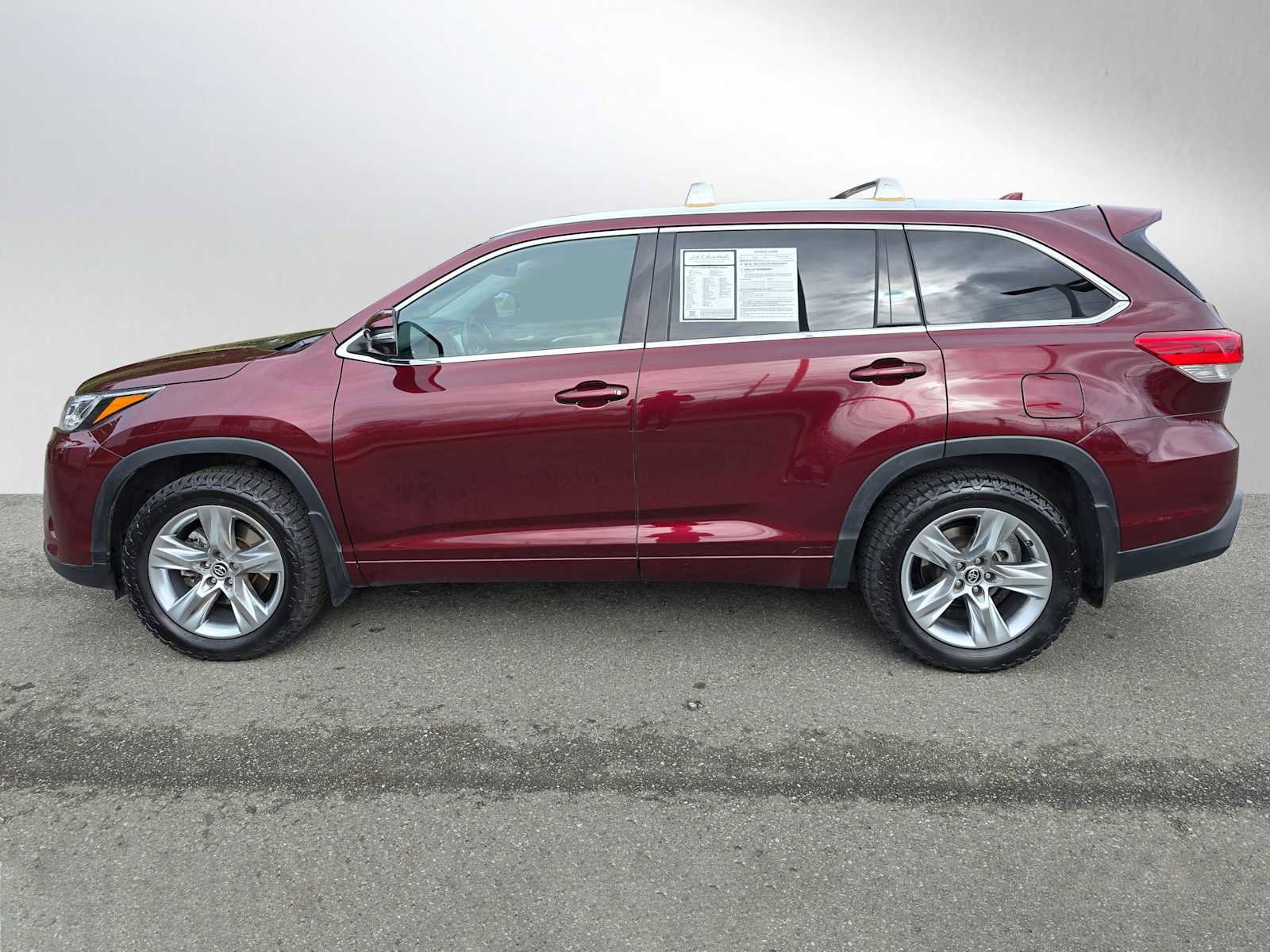 Used 2017 Toyota Highlander Limited image 6