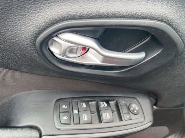 Used 2015 Jeep Cherokee Latitude w/ Comfort/Convenience Group image 6