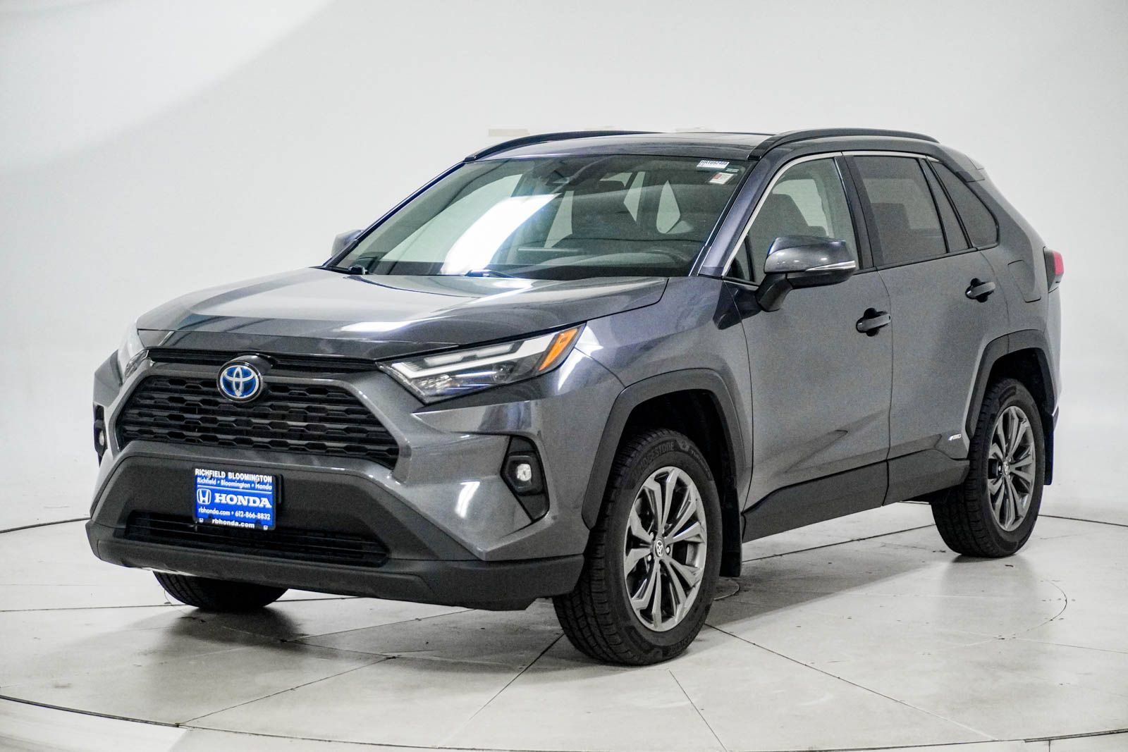 Used 2022 Toyota RAV4 XLE Premium AWD/4WD image 3