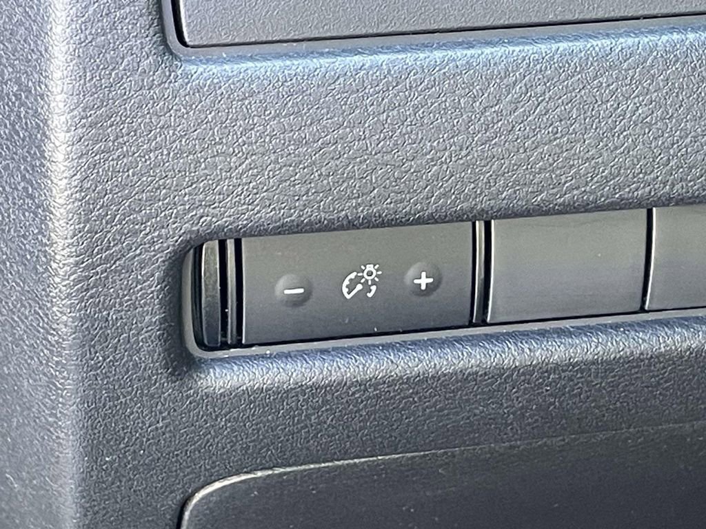 Used 2023 Nissan Rogue S image 17