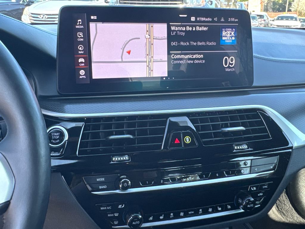 Used 2021 BMW M550i xDrive w/ Dynamic Handling Package image 24