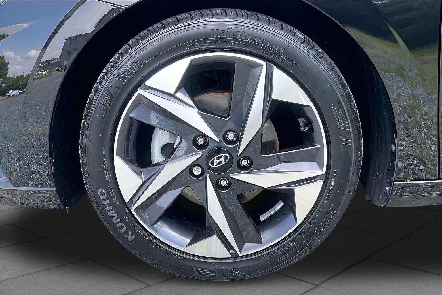 Used 2023 Hyundai Elantra SEL w/ Convenience Package FWD image 11