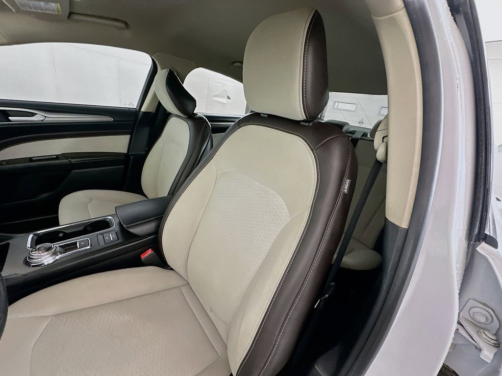 Used 2020 Ford Fusion SE w/ Equipment Group 151A image 20