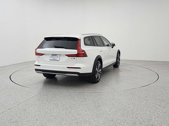 Certified 2025 Volvo V60 B5 Cross Country Plus AWD/4WD image 5