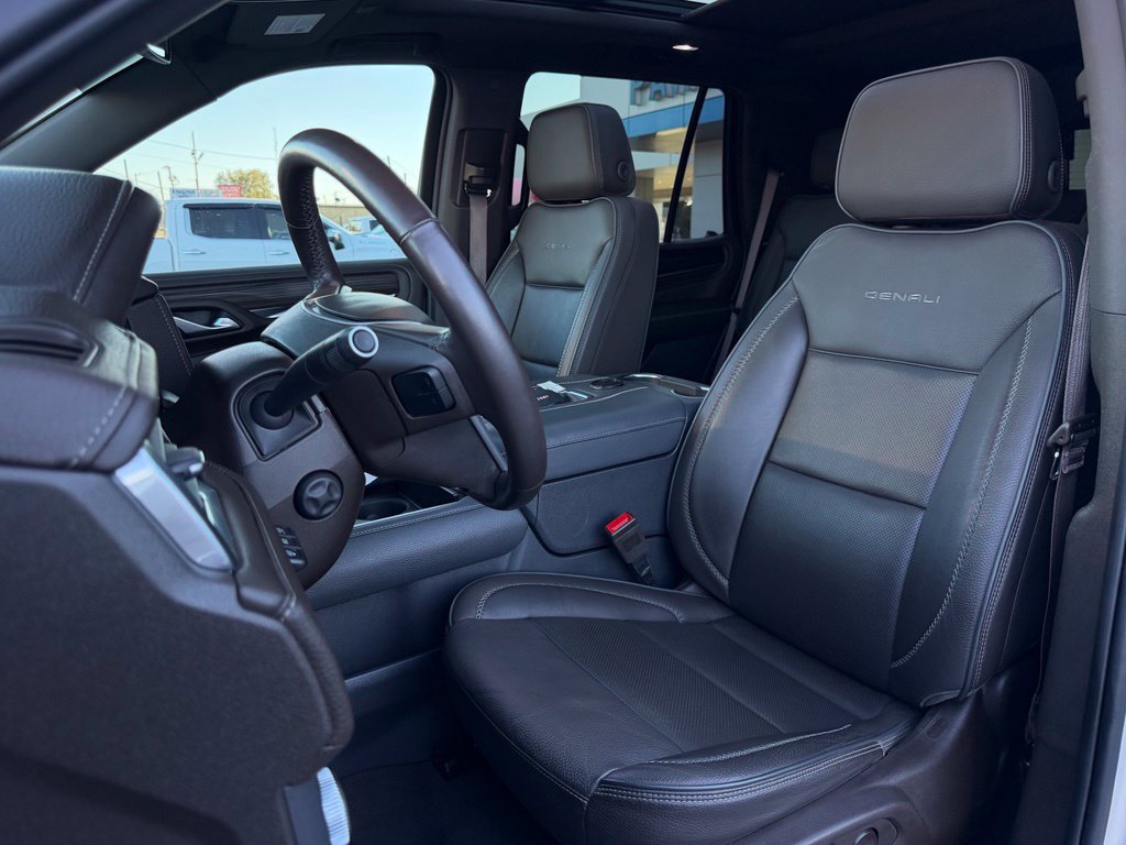Used 2022 GMC Yukon Denali RWD image 16
