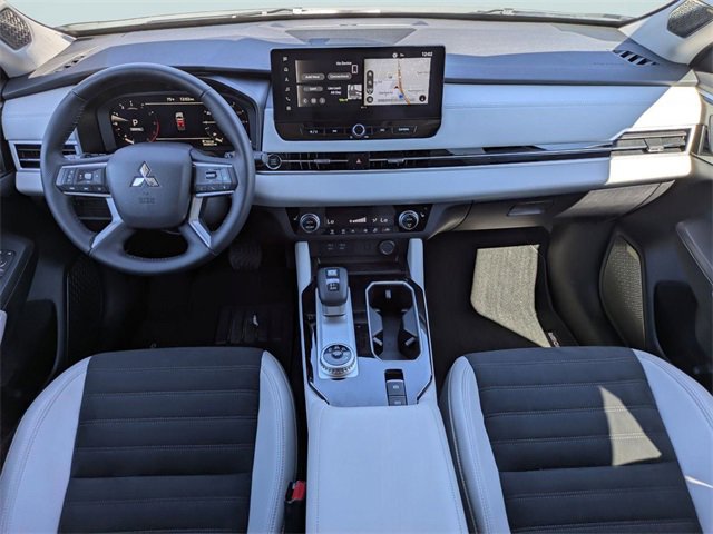 New 2025 Mitsubishi Outlander SE image 14