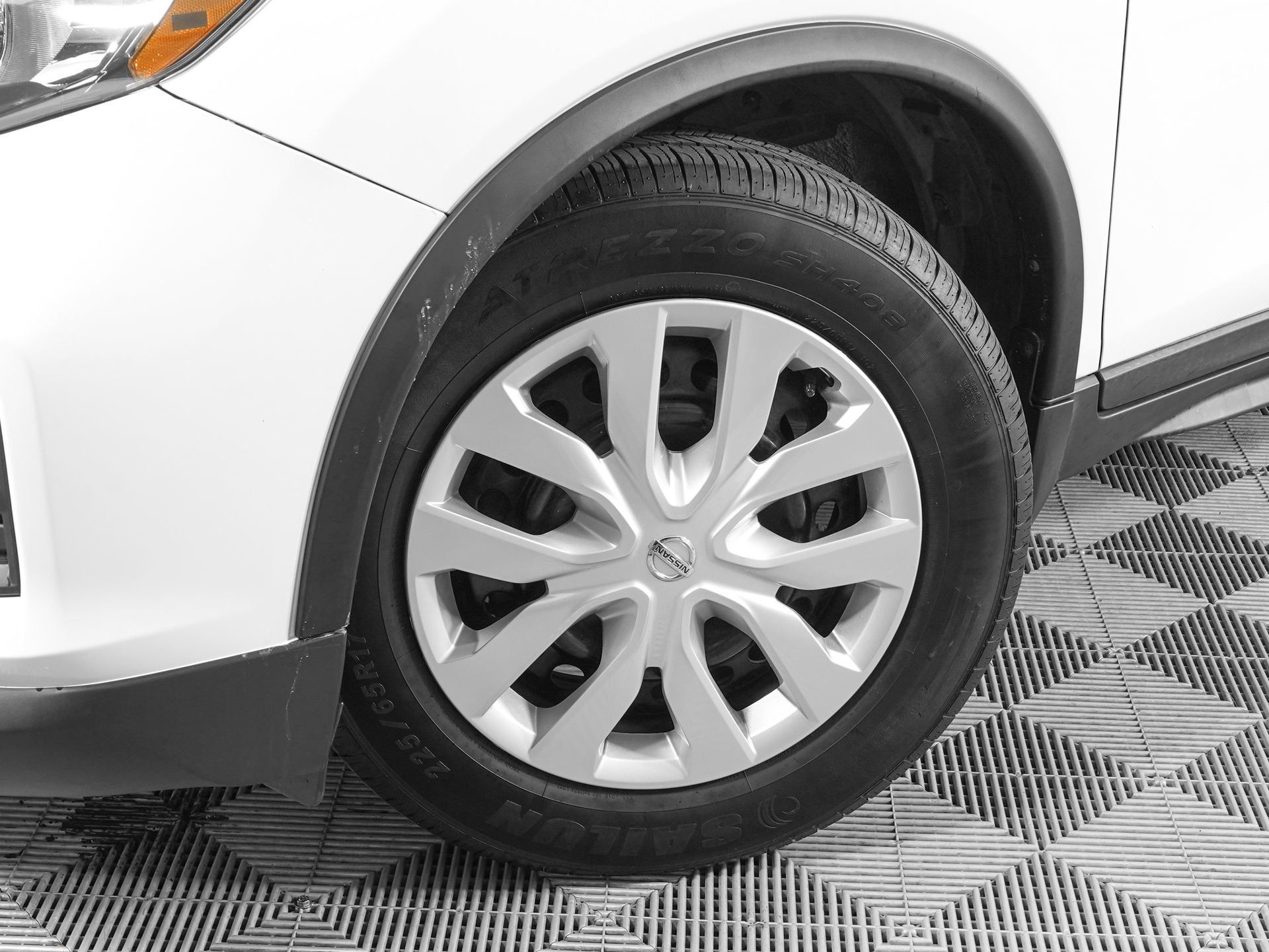 Used 2018 Nissan Rogue S FWD image 25