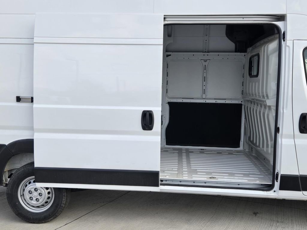 New 2025 RAM ProMaster 3500 w/ Roll-Up Rear Door Package image 8