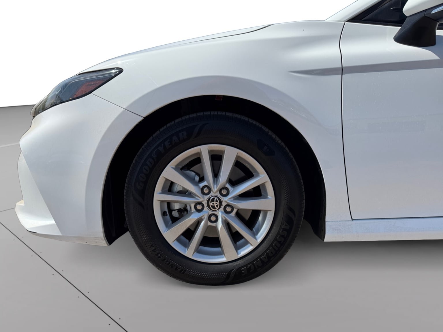 Used 2025 Toyota Camry LE FWD image 9
