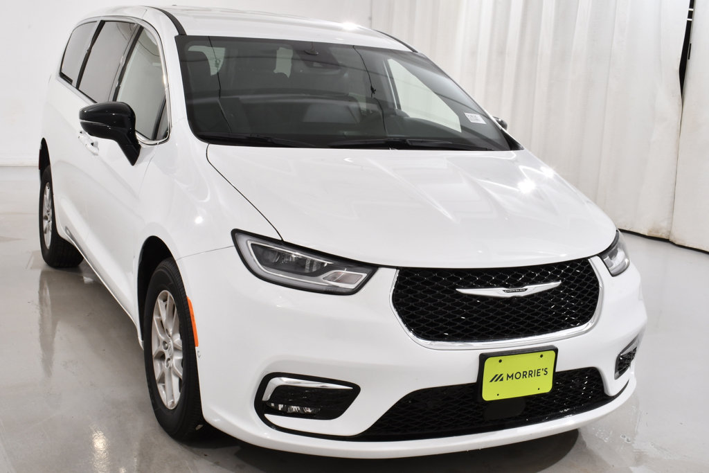 Used 2026 Chrysler Pacifica Select FWD image 5