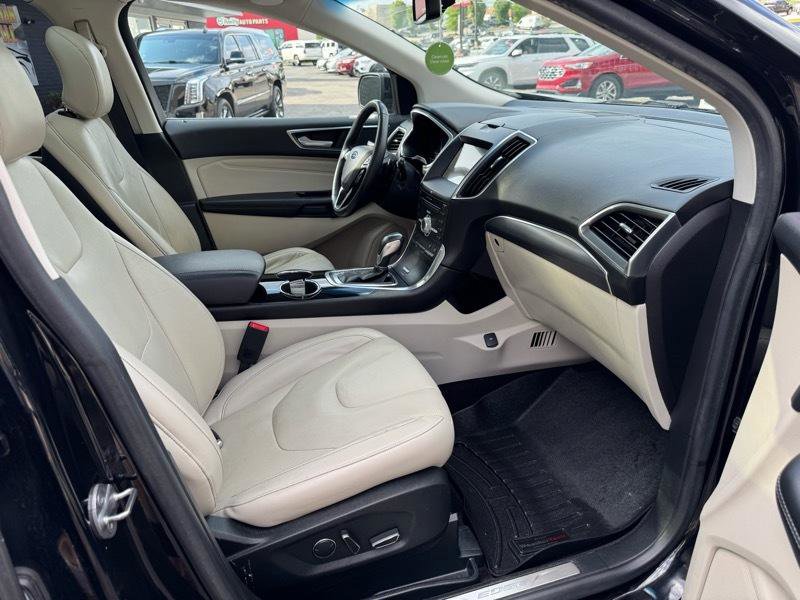 Used 2017 Ford Edge Titanium w/ Equipment Group 301A FWD image 9